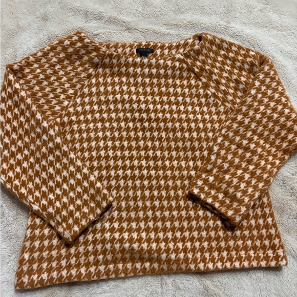 Ann Taylor houndstooth sweater - Picture 1 of 3